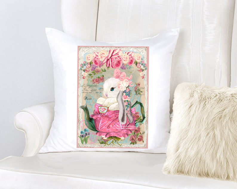 #592 PRÉCIEUX BÉBÉ LAPIN DANS UNE THÉIÈRE EN CHOU ROSE AVEC DES ROSES ET DES IRIS - BELLE IMAGE SHABBY